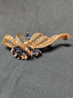 Silver-Tone Blue Crystal Floral Brooch - Elegant Women's Jewelry